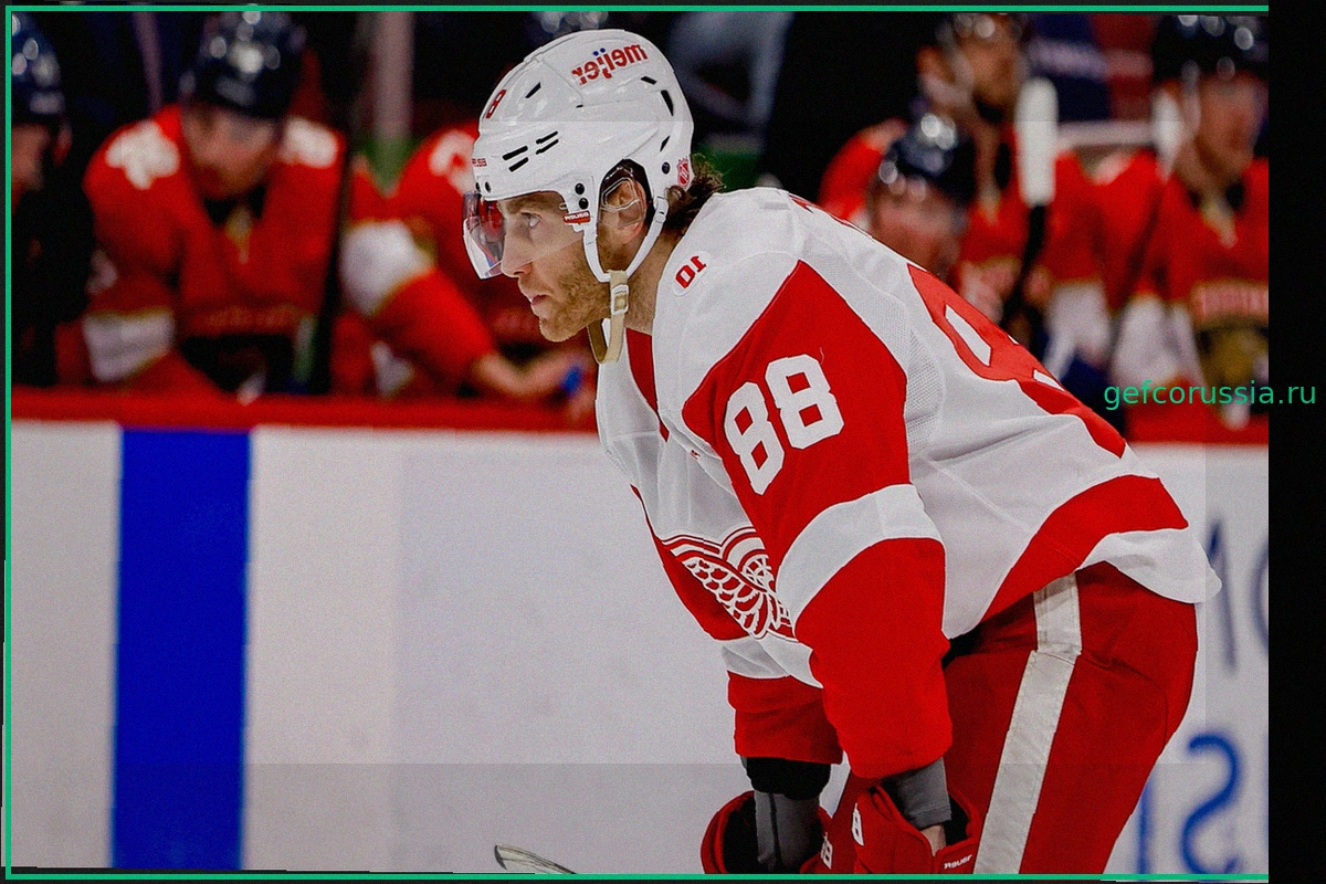 Patrick Kane Throws Out Cubs 1st Pitch in Trending Video After Return to Blackhawks on New Contract